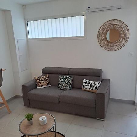 Appartement Cosy, T2 Situe En Centre Ville De Saint-Pierre Luaran gambar
