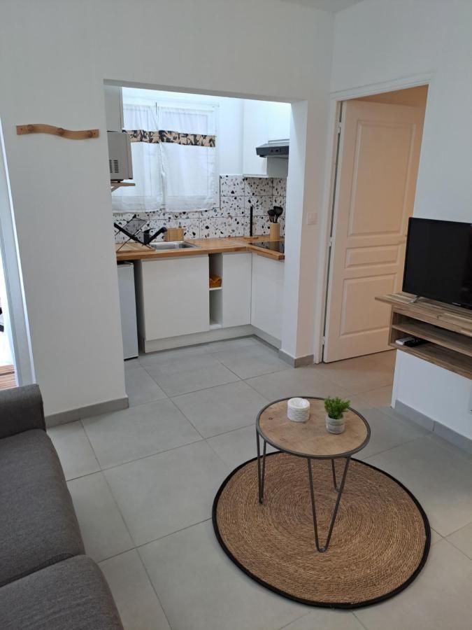 Appartement Cosy, T2 Situe En Centre Ville De Saint-Pierre Luaran gambar