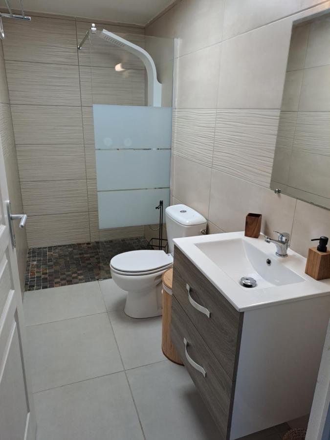 Appartement Cosy, T2 Situe En Centre Ville De Saint-Pierre Luaran gambar